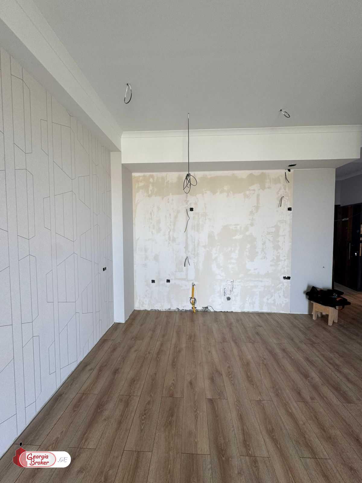 продается квартира с новым ремонтом 3-комнаты