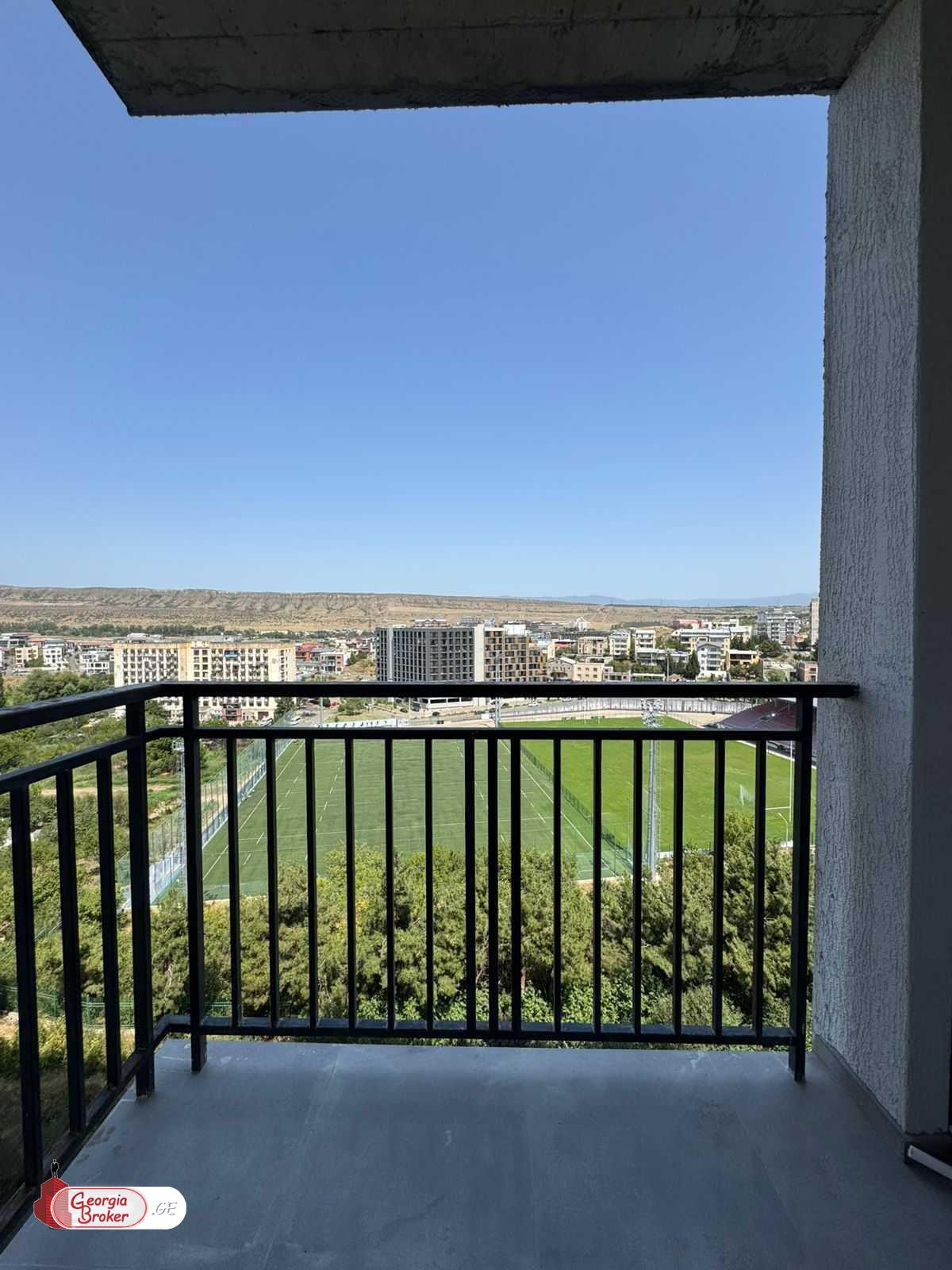 продается квартира с новым ремонтом 3-комнаты