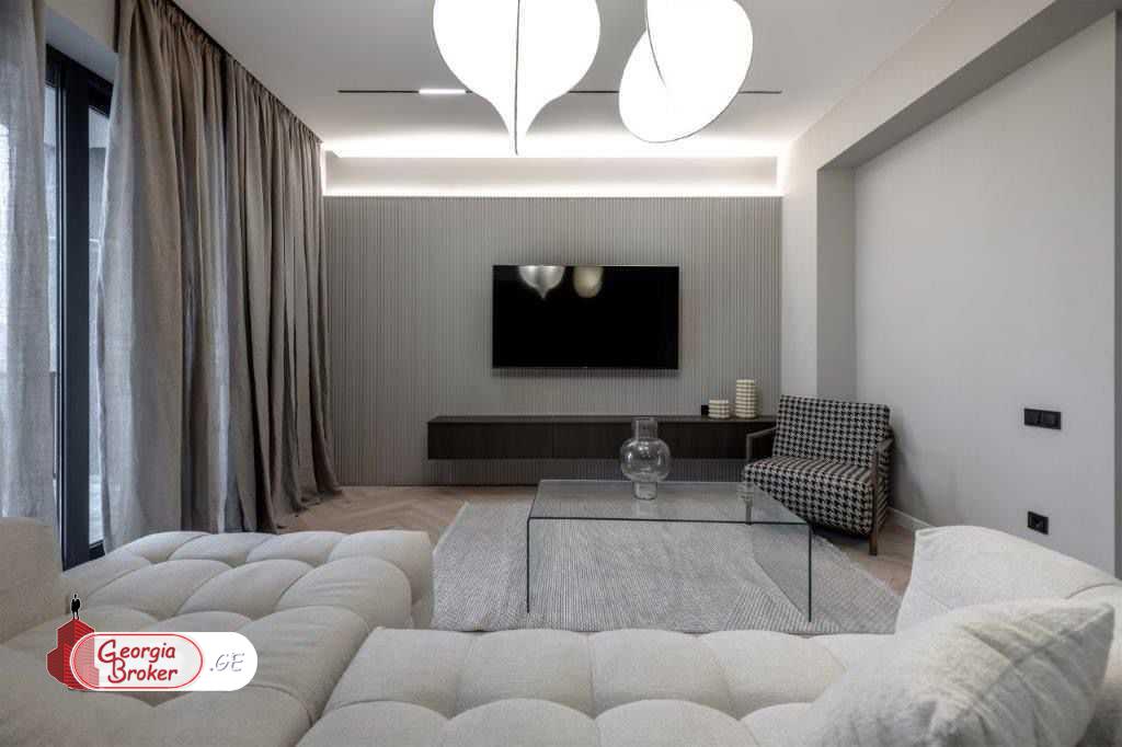 продается квартира с новым ремонтом 4-комнаты