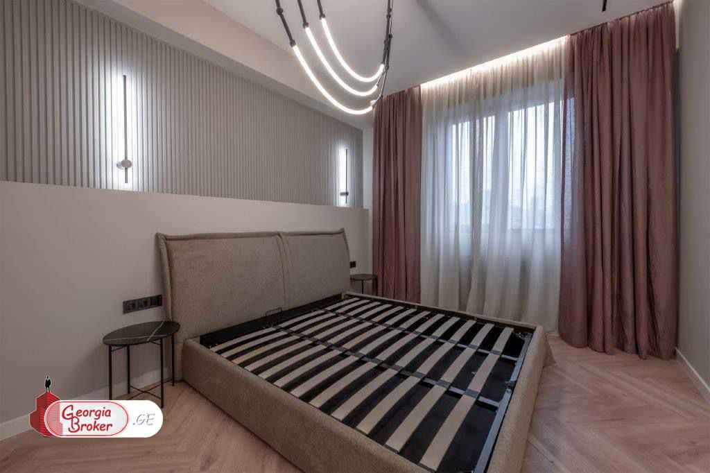 продается квартира с новым ремонтом 4-комнаты