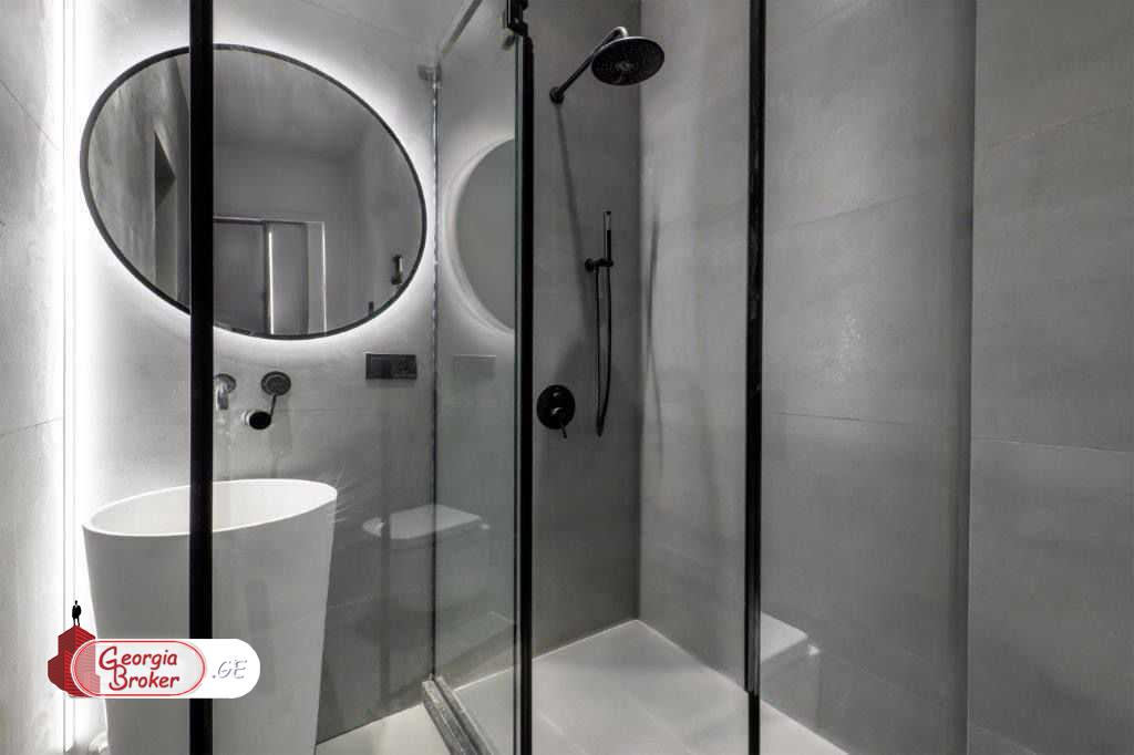 продается квартира с новым ремонтом 4-комнаты