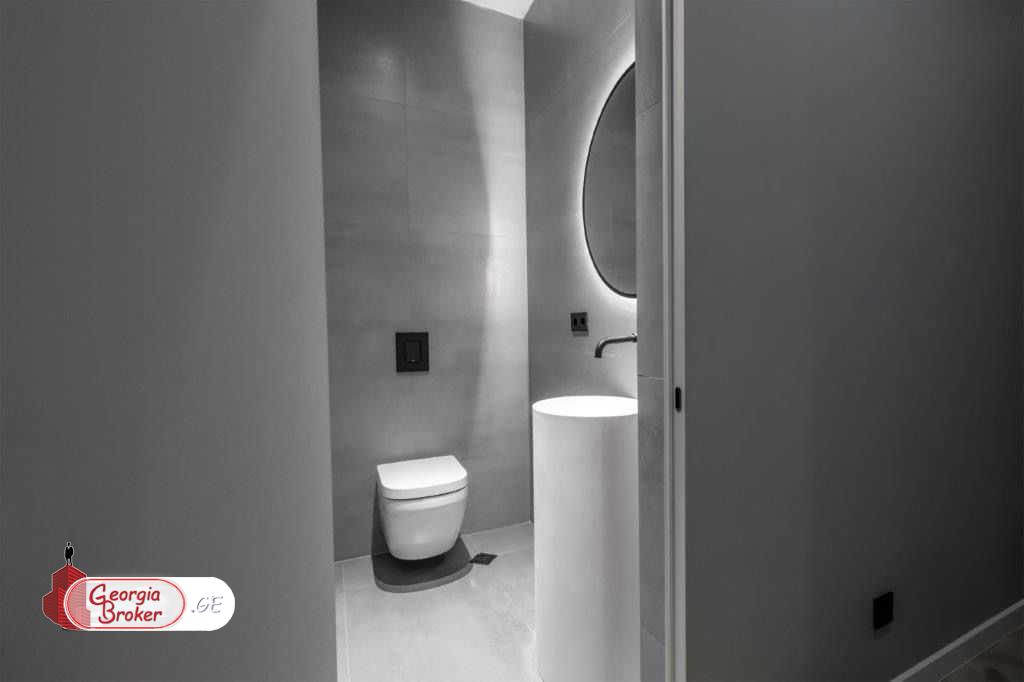 продается квартира с новым ремонтом 4-комнаты