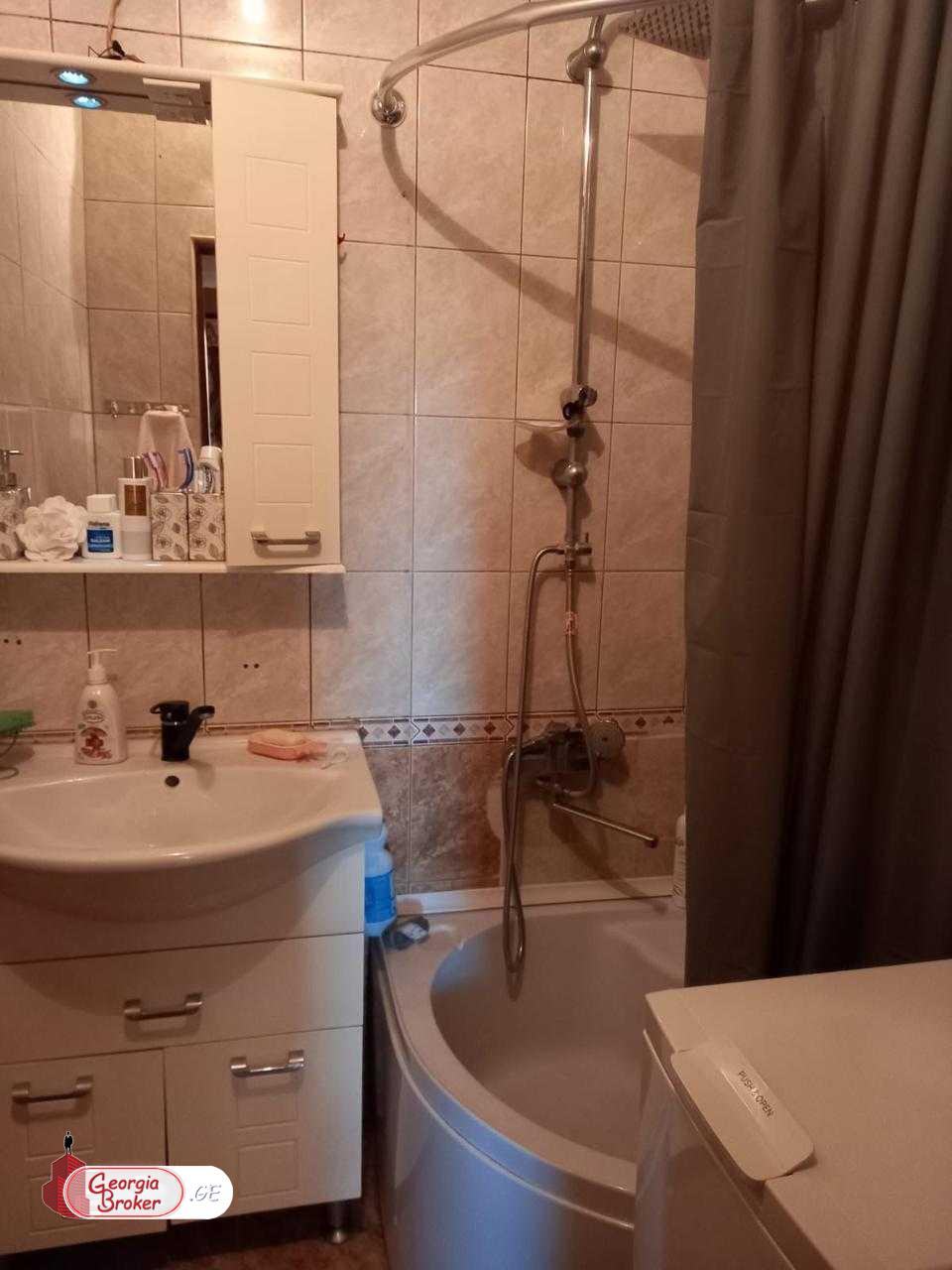 nearly repaired 3-room apartment for sale