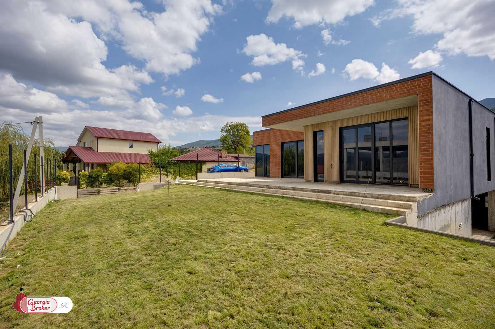 продается дом с новым ремонтом 5-комнат