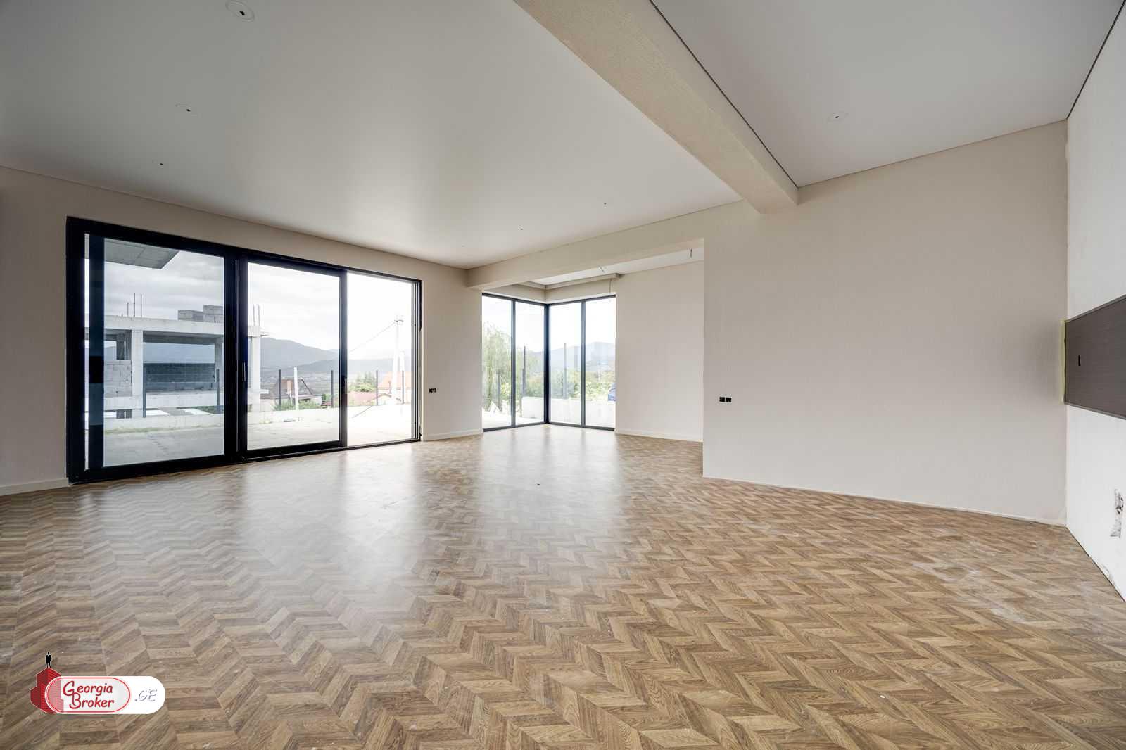 продается дом с новым ремонтом 5-комнат