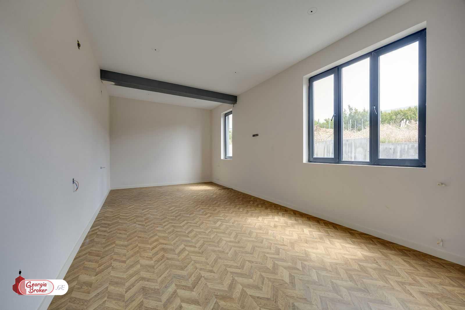 продается дом с новым ремонтом 5-комнат