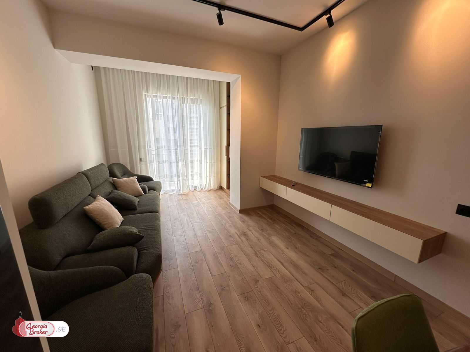 nearly repaired 2-room apartment for rent