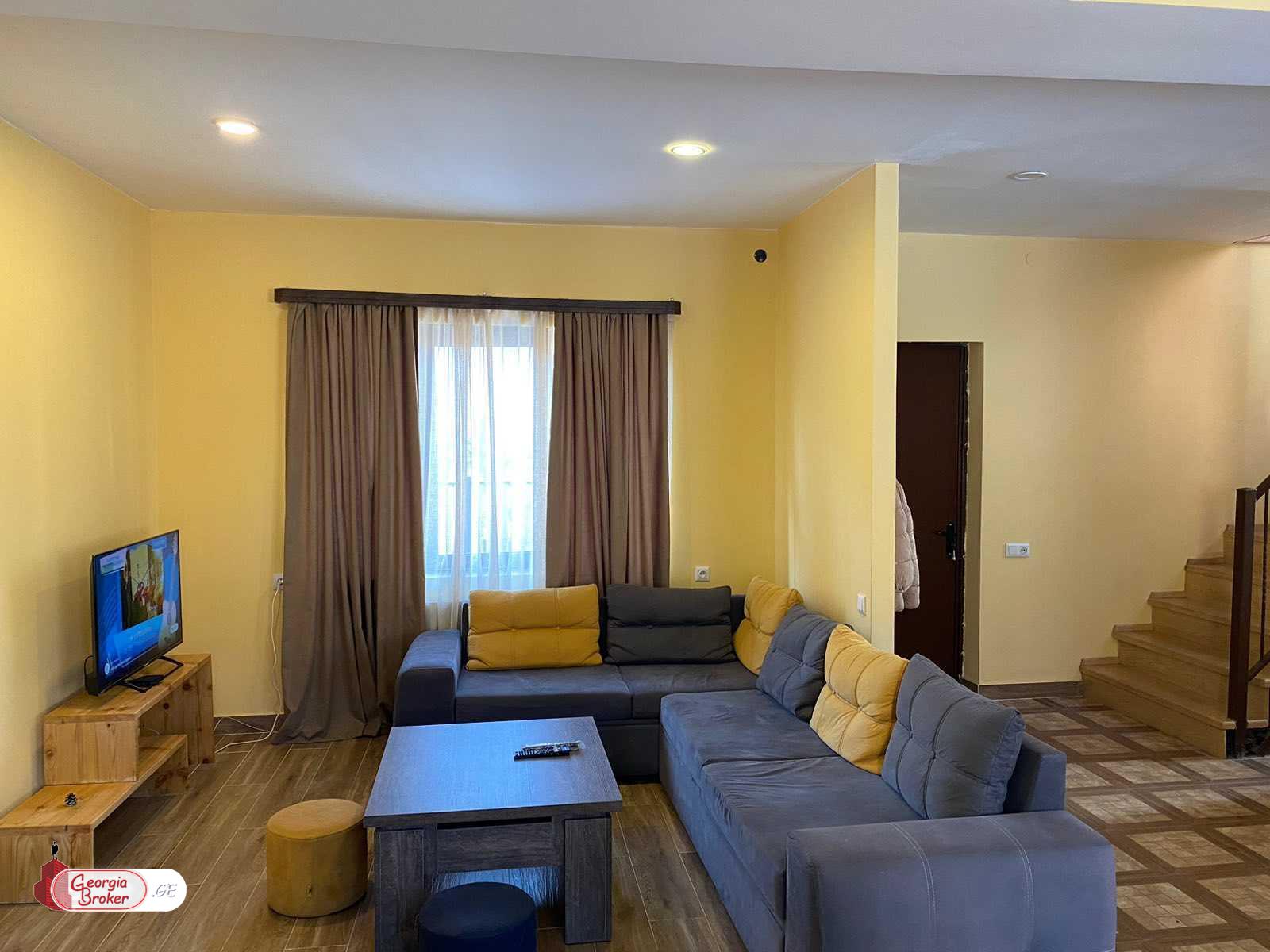 იყიდება ახალი გარემონტებული 3 ოთახიანი სახლი