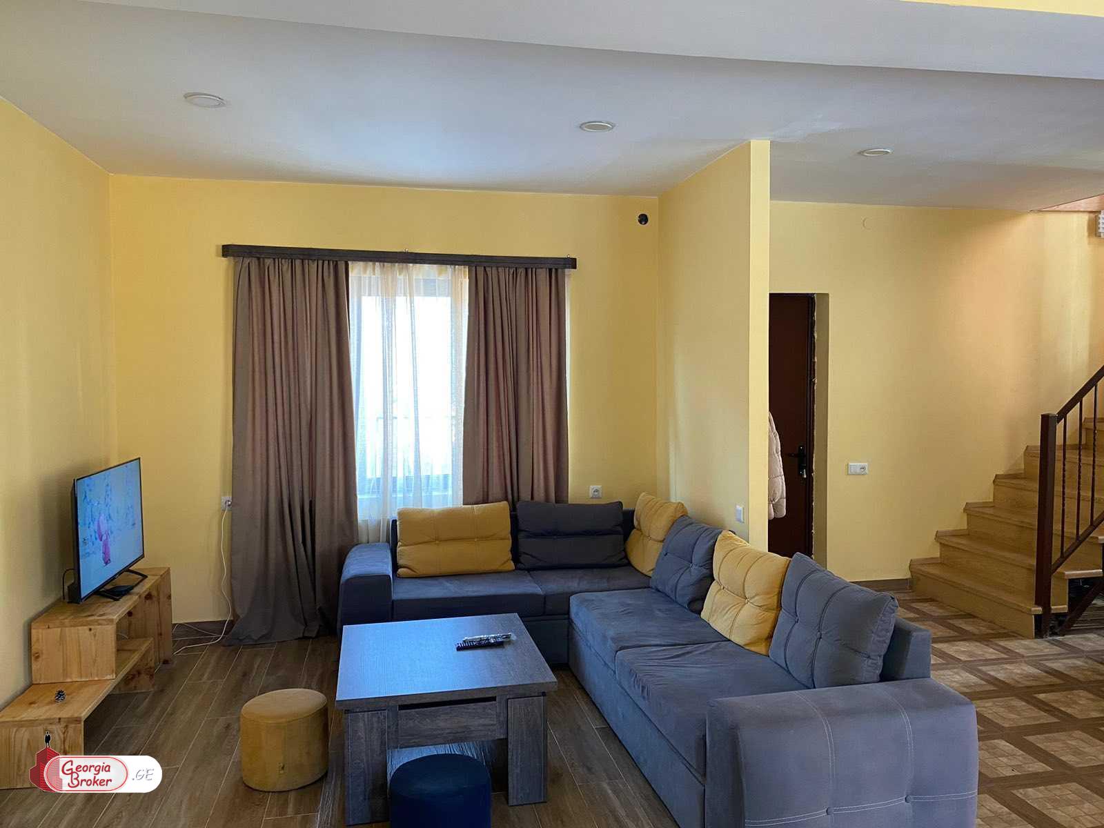 იყიდება ახალი გარემონტებული 3 ოთახიანი სახლი