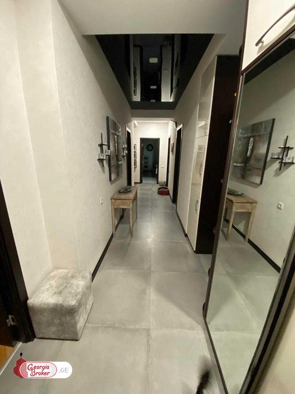 в аренду квартира с новым ремонтом 4-комнаты