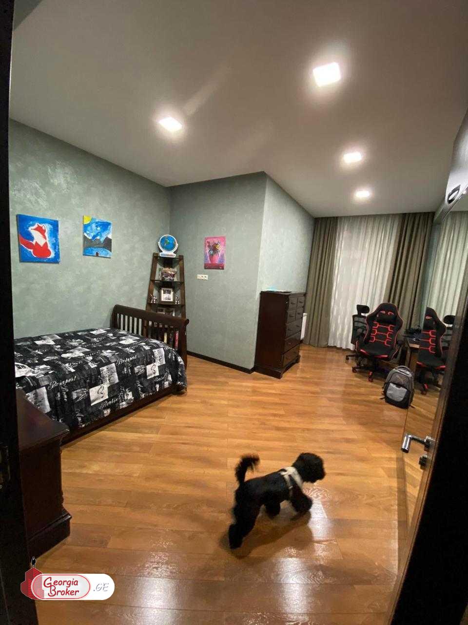 в аренду квартира с новым ремонтом 4-комнаты