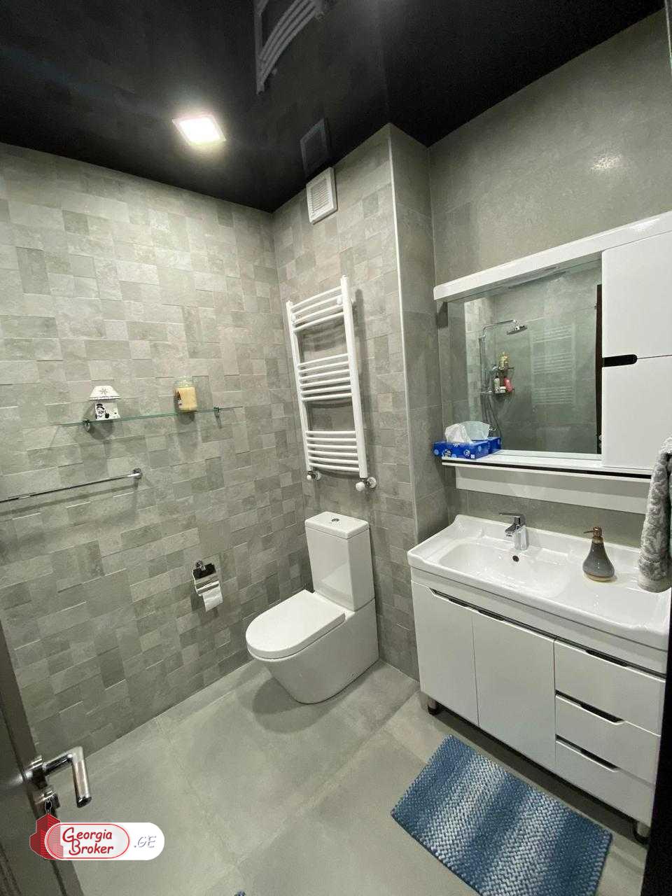 в аренду квартира с новым ремонтом 4-комнаты