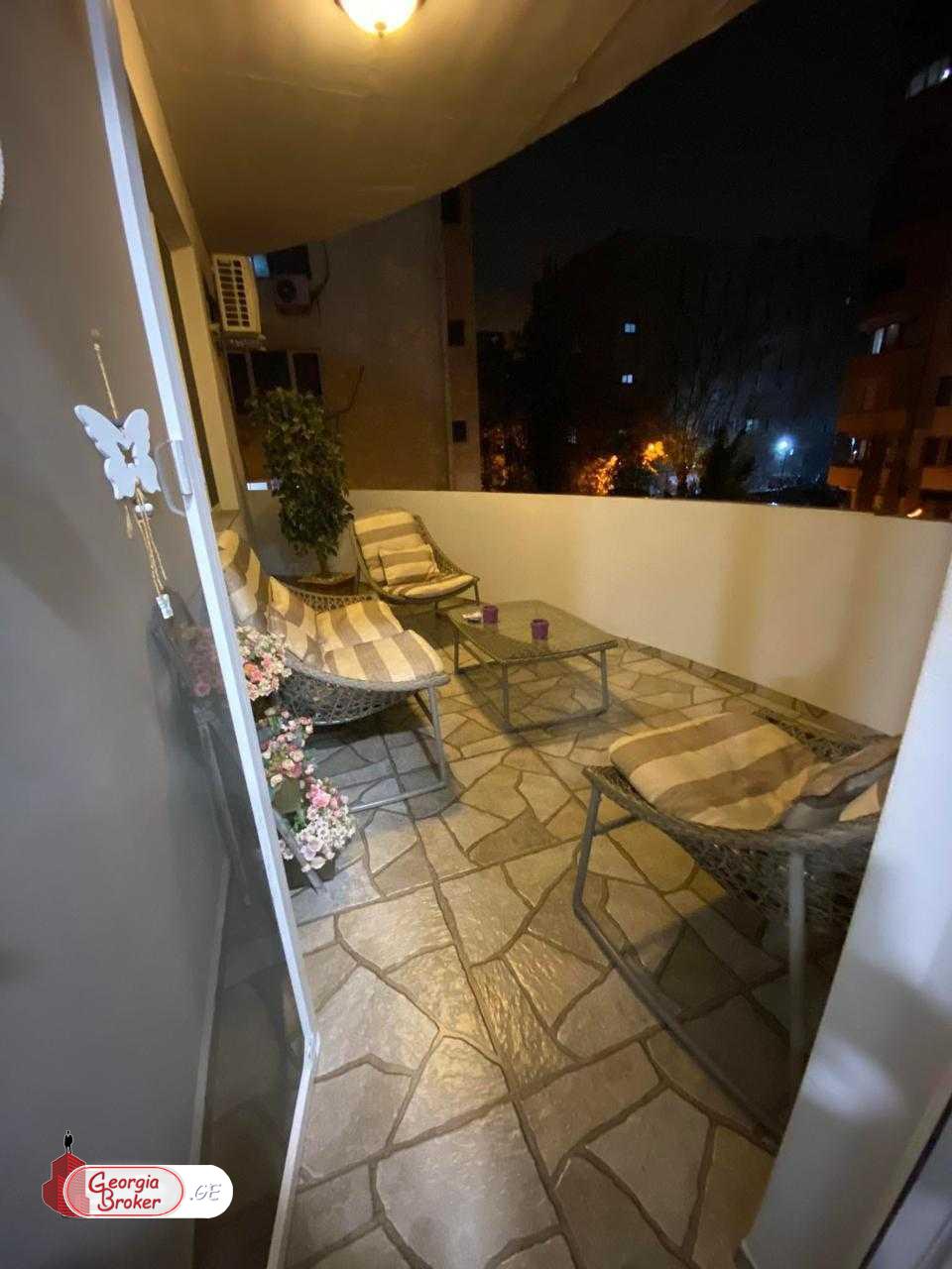 в аренду квартира с новым ремонтом 4-комнаты