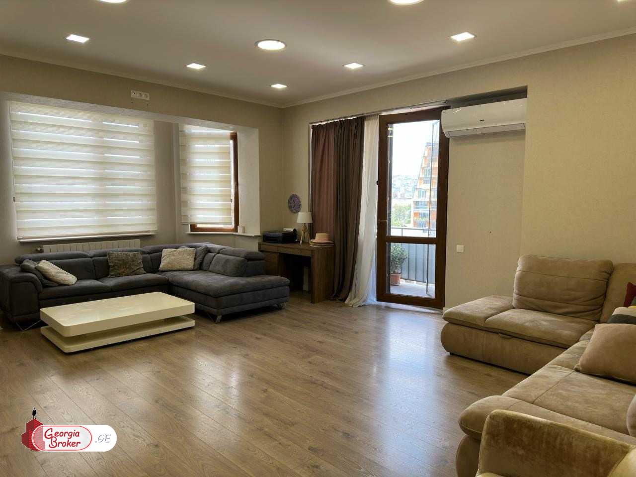 продается квартира с новым ремонтом 3-комнаты