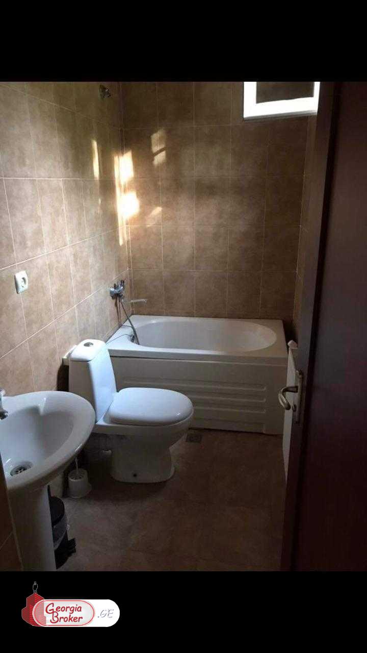 იყიდება ახალი გარემონტებული 3 ოთახიანი სახლი