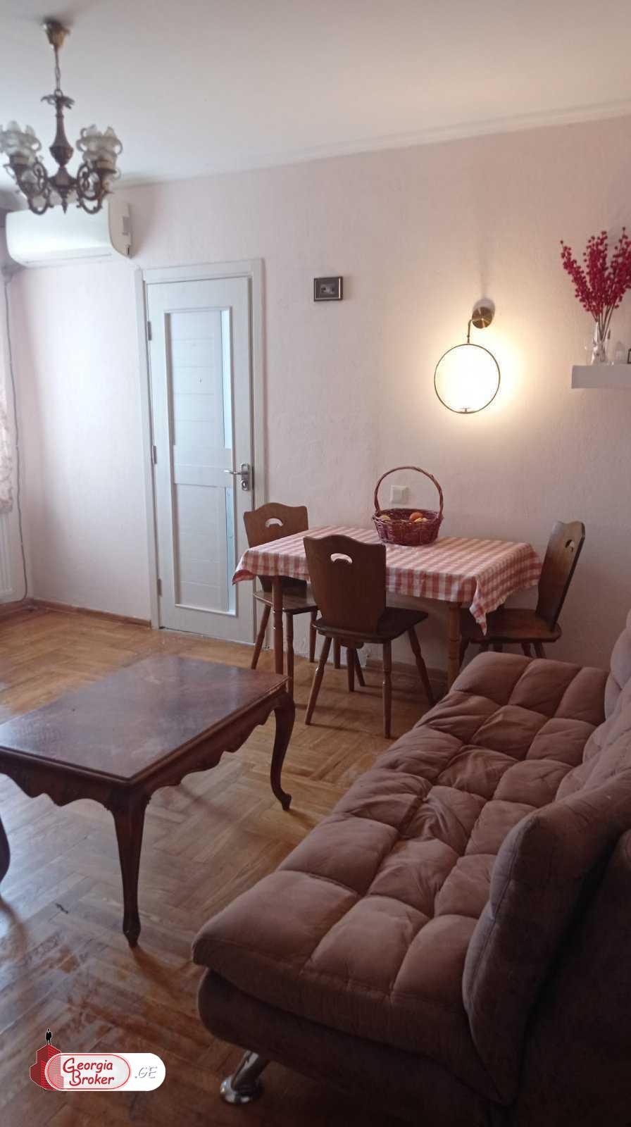 продается квартира с новым ремонтом 4-комнаты