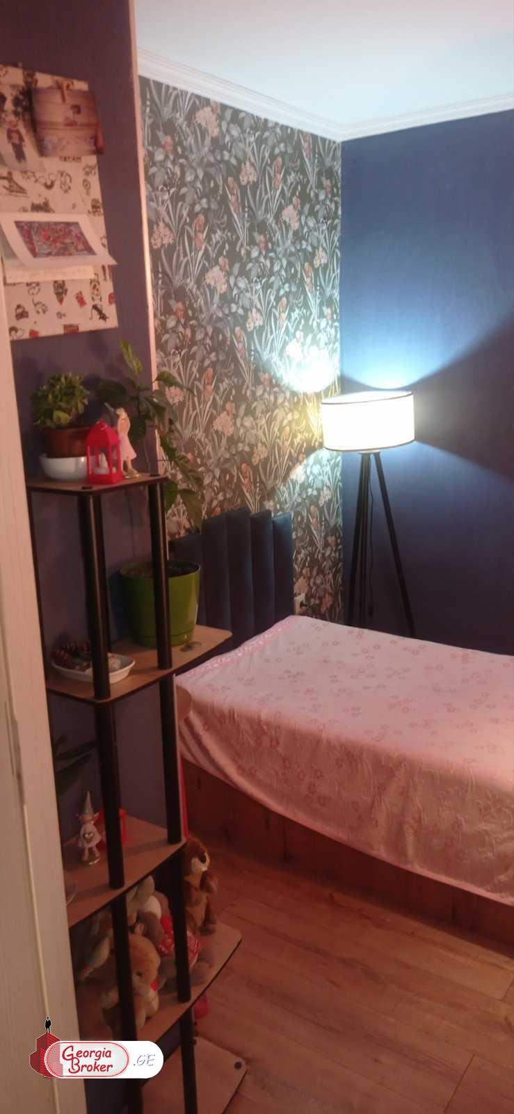 продается квартира с новым ремонтом 4-комнаты