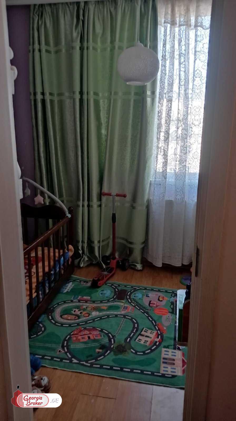 продается квартира с новым ремонтом 4-комнаты