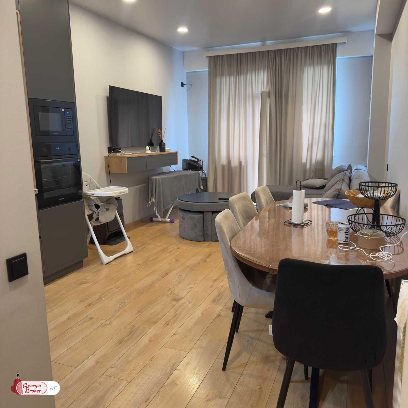 იყიდება ახალი გარემონტებული 4 ოთახიანი ბინა