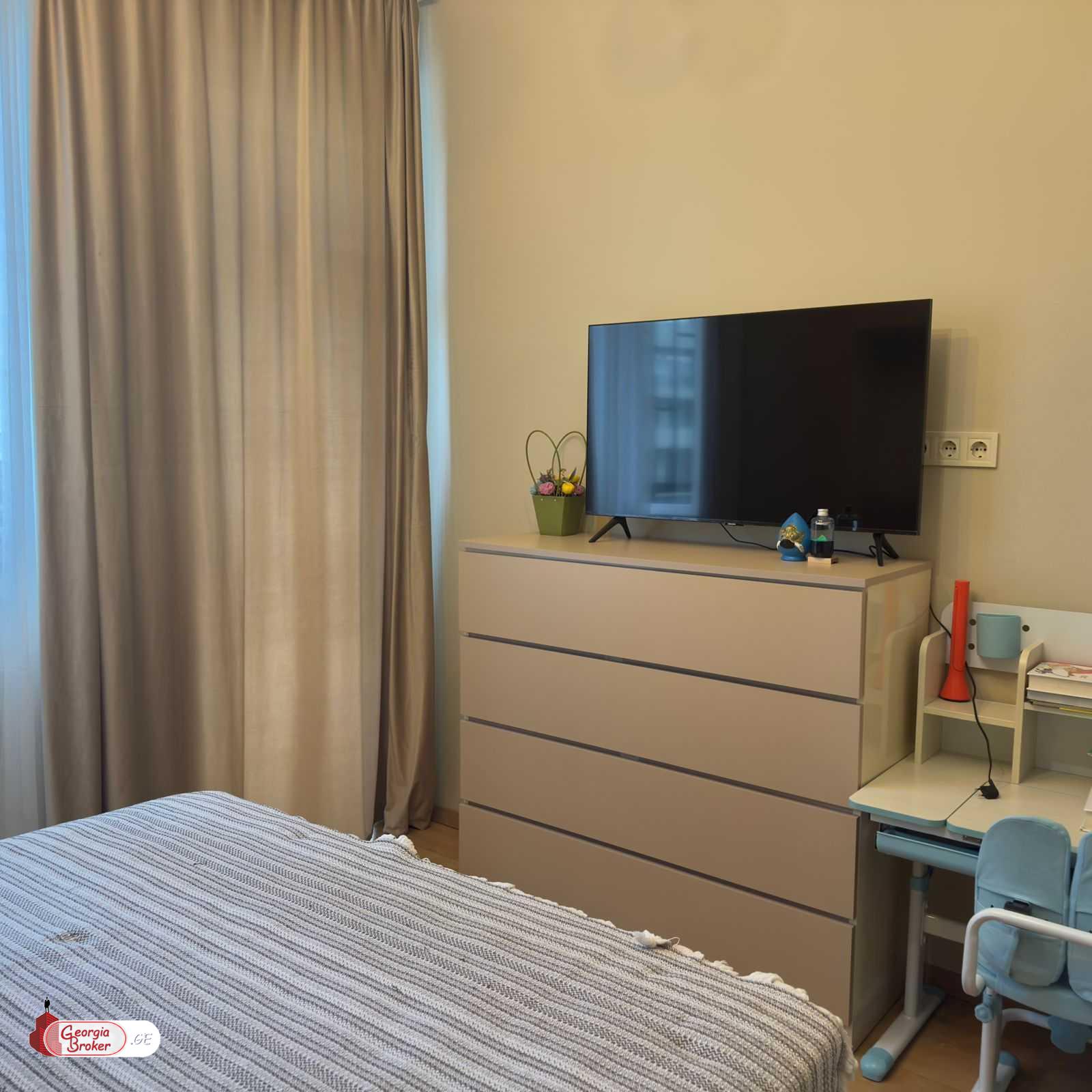 იყიდება ახალი გარემონტებული 4 ოთახიანი ბინა