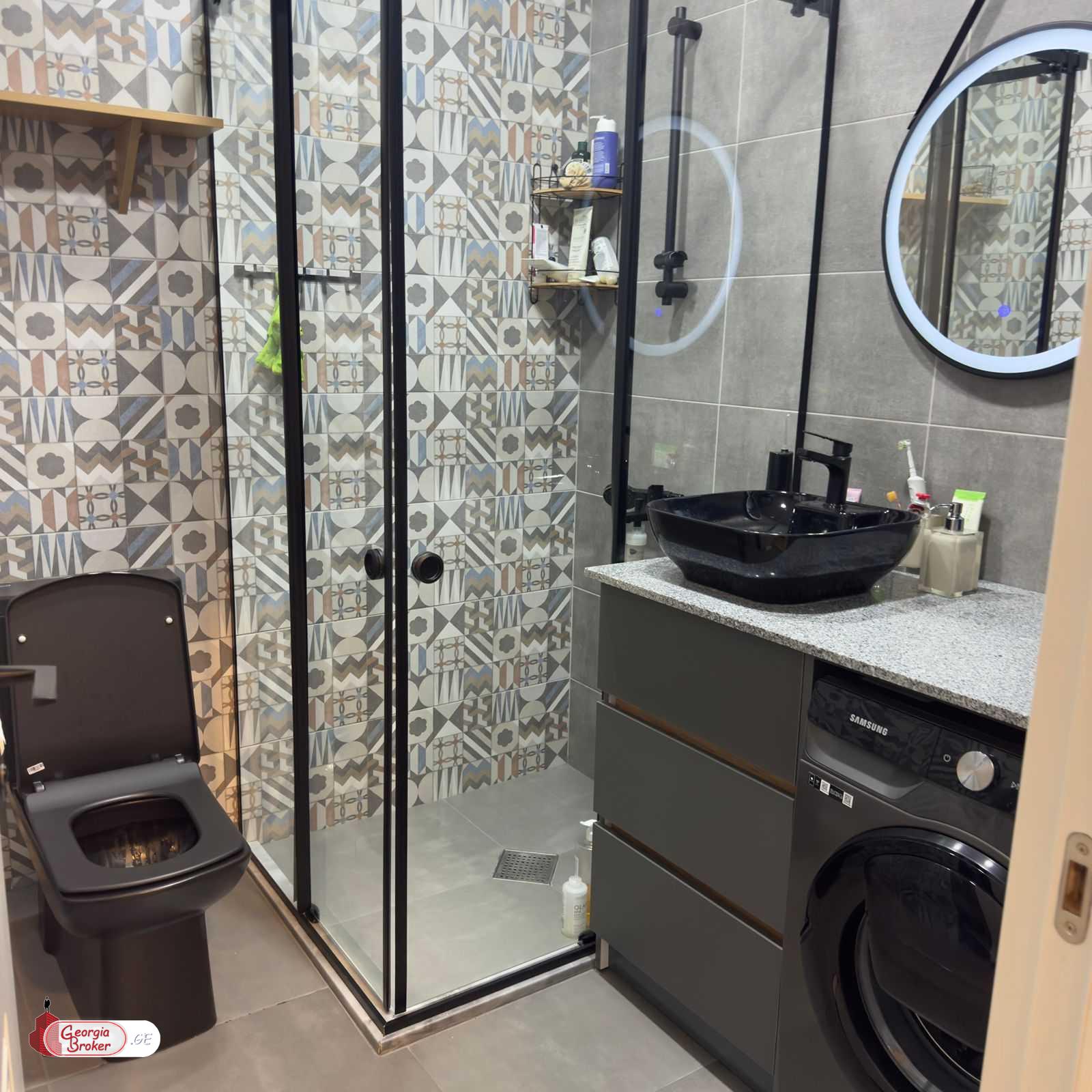 იყიდება ახალი გარემონტებული 4 ოთახიანი ბინა