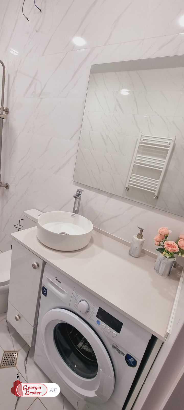 იყიდება ახალი გარემონტებული 3 ოთახიანი ბინა