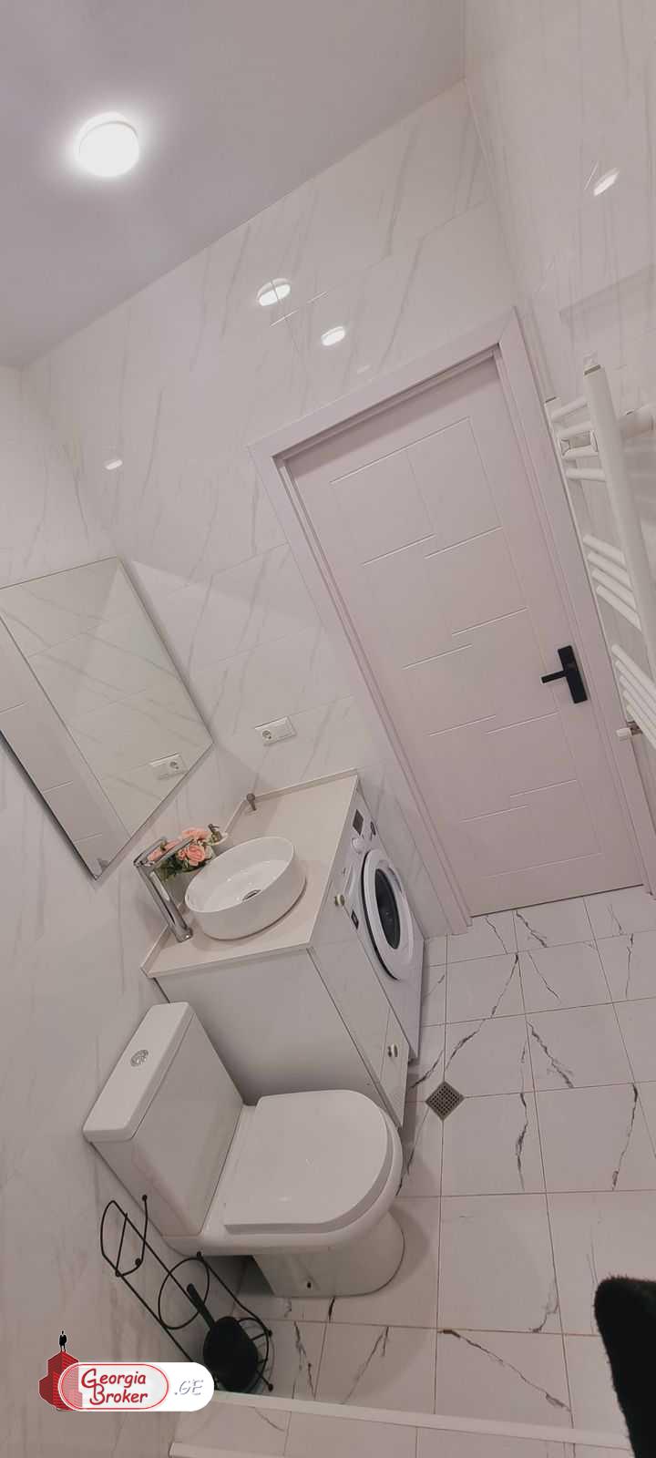 იყიდება ახალი გარემონტებული 3 ოთახიანი ბინა