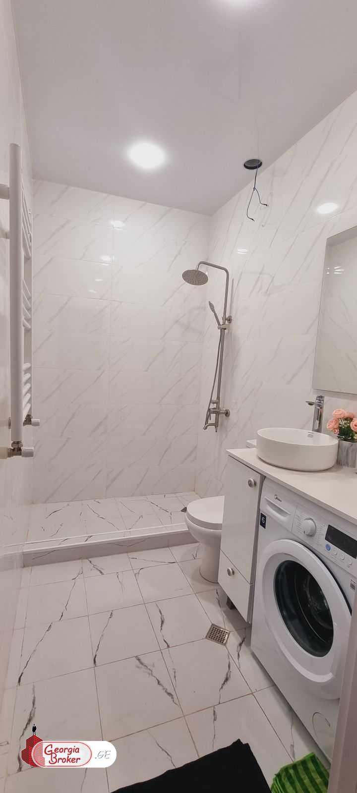 იყიდება ახალი გარემონტებული 3 ოთახიანი ბინა