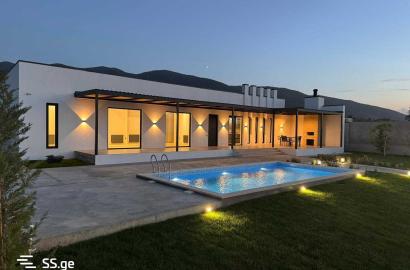 იყიდება ახალი გარემონტებული 8 ოთახიანი სახლი