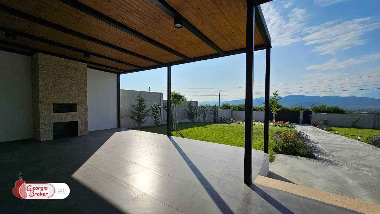 nearly repaired 8-room house for sale