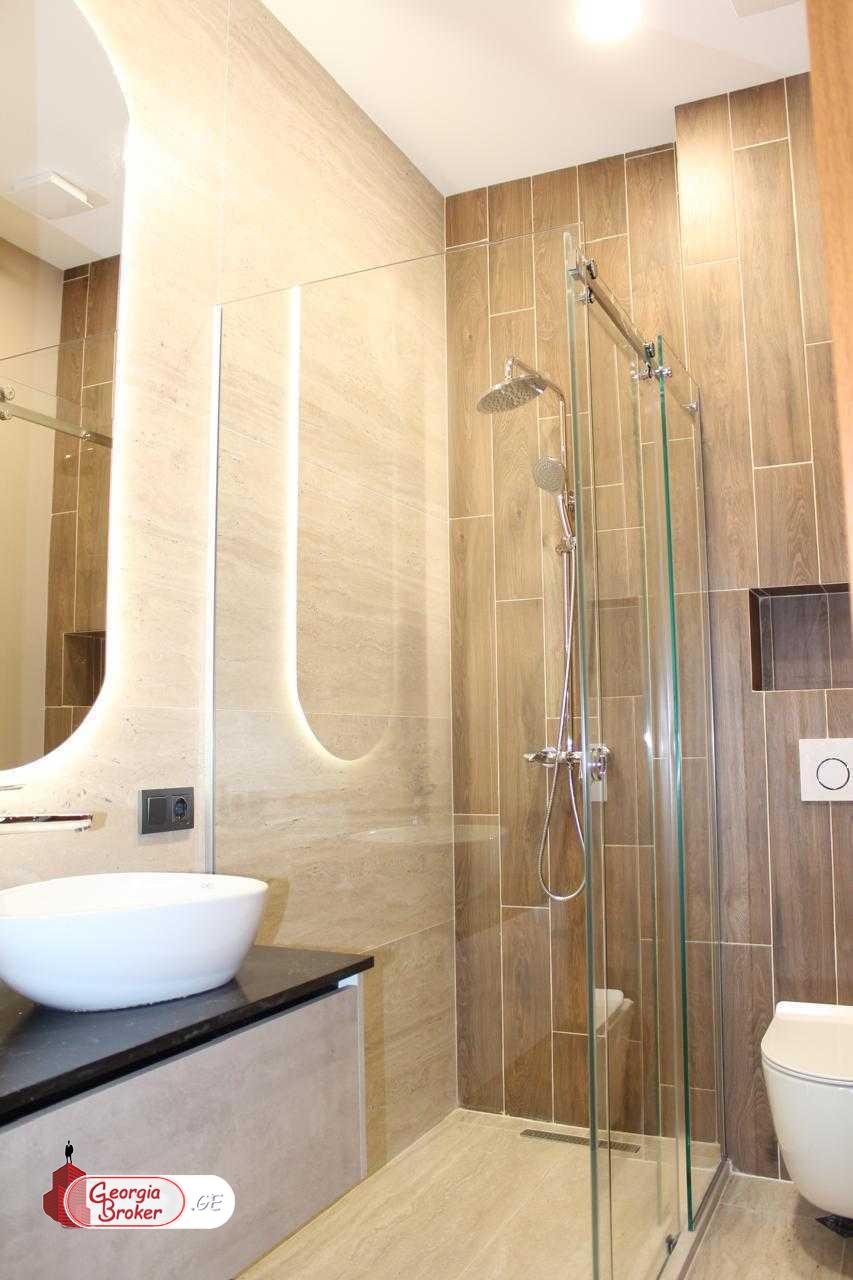 nearly repaired 8-room house for sale