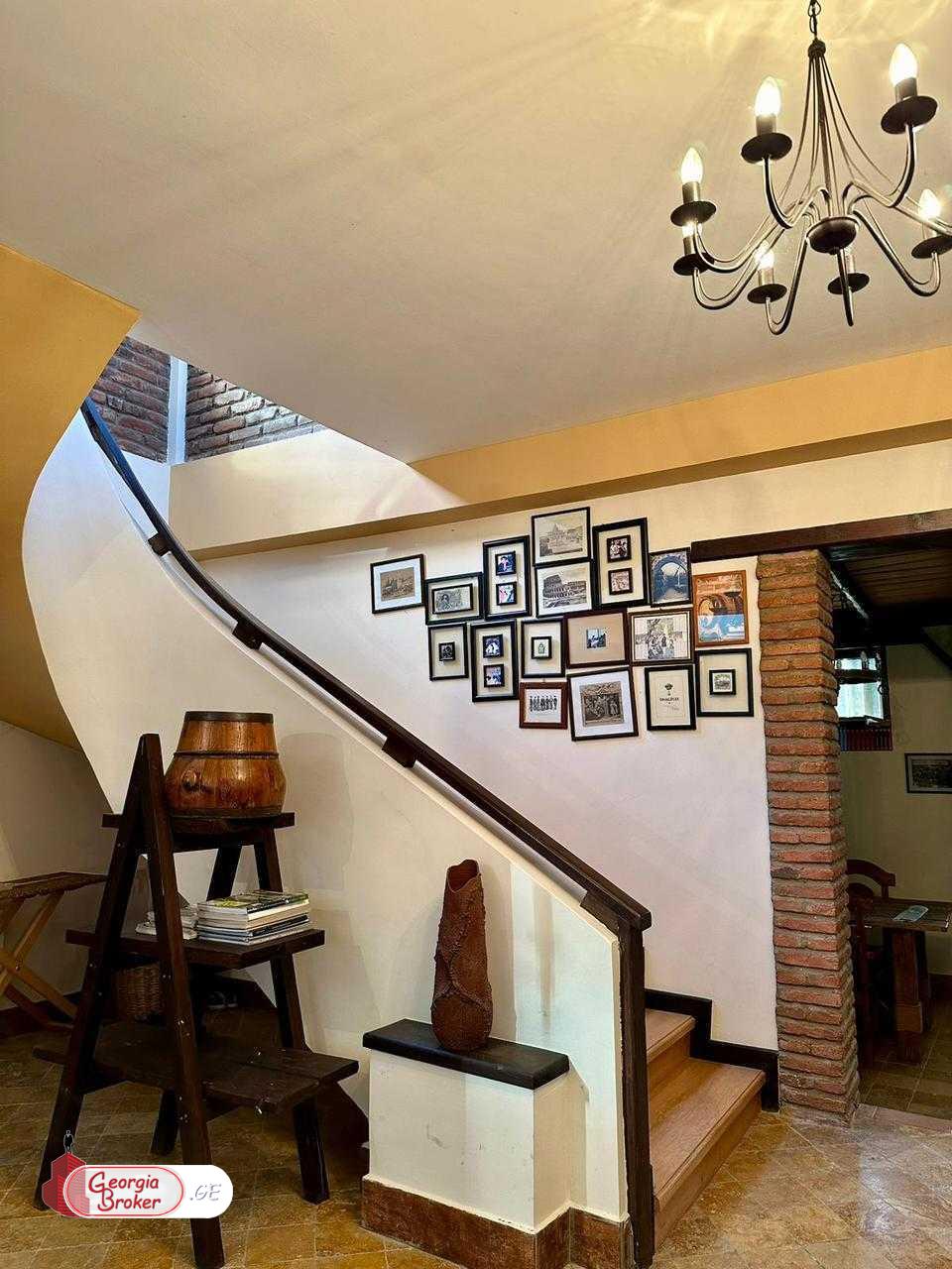 იყიდება ახალი გარემონტებული სახლი