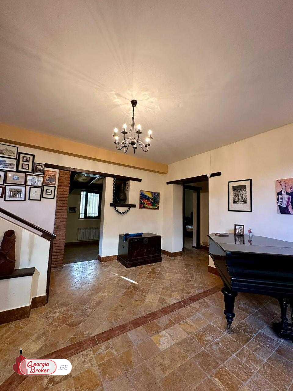 იყიდება ახალი გარემონტებული სახლი