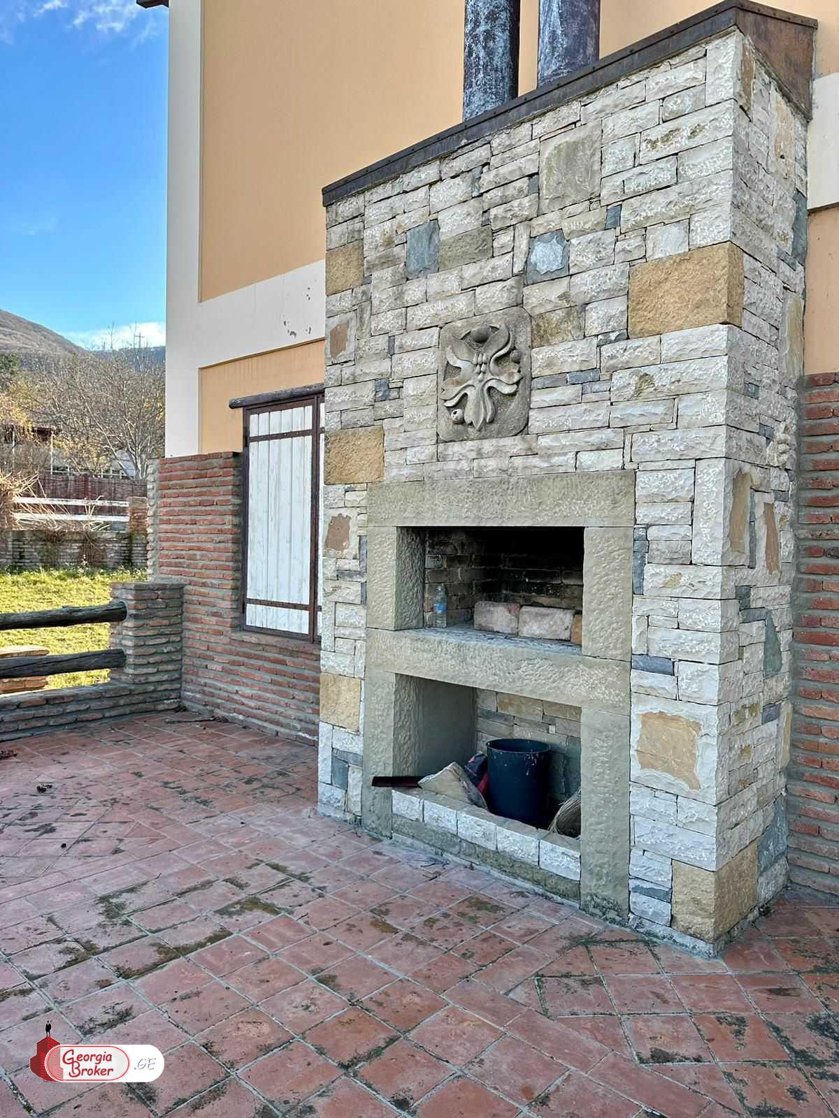 იყიდება ახალი გარემონტებული სახლი