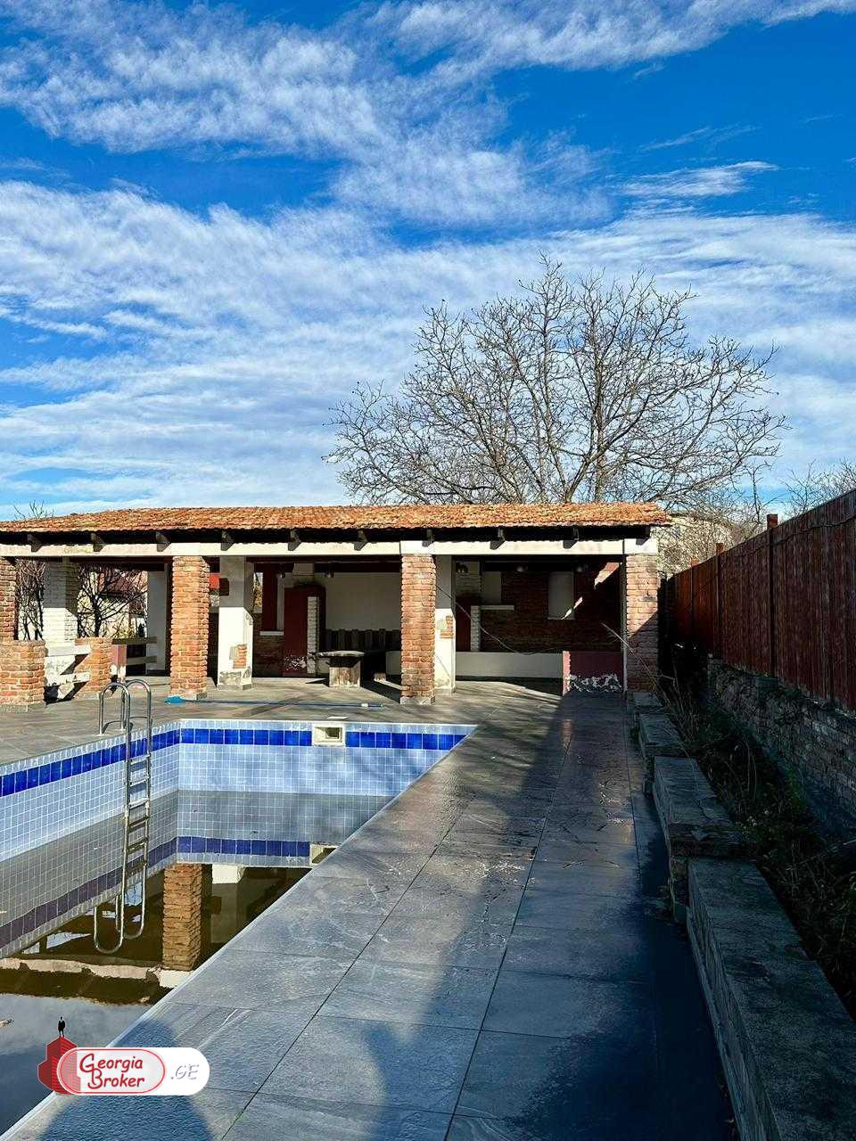 იყიდება ახალი გარემონტებული სახლი