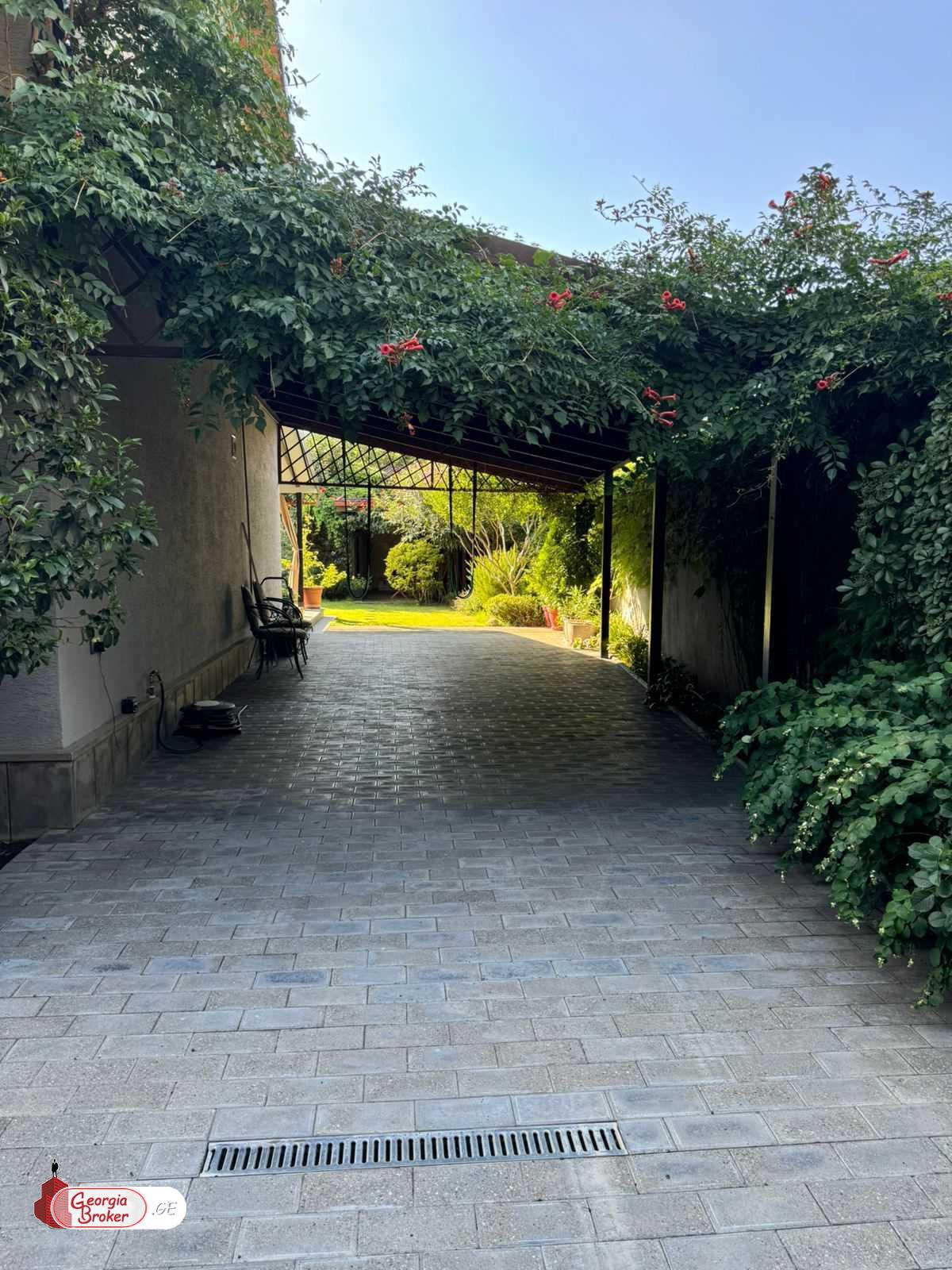 продается дом с новым ремонтом 7-комнат