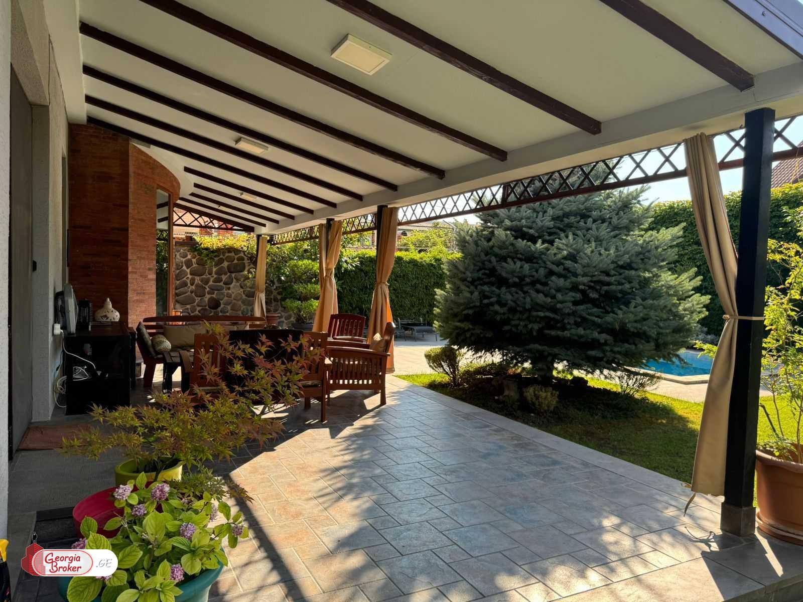 продается дом с новым ремонтом 7-комнат