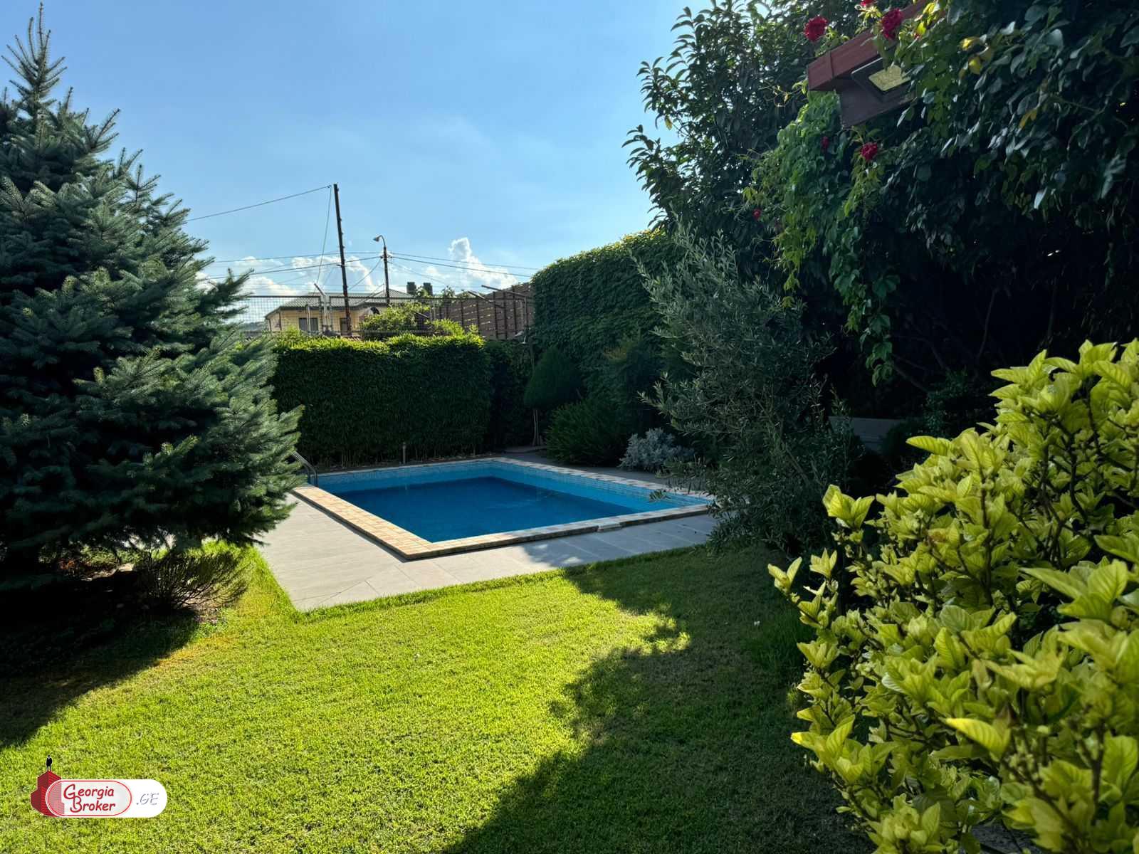 продается дом с новым ремонтом 7-комнат