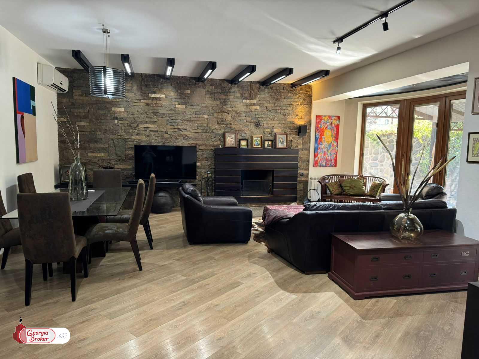 продается дом с новым ремонтом 7-комнат