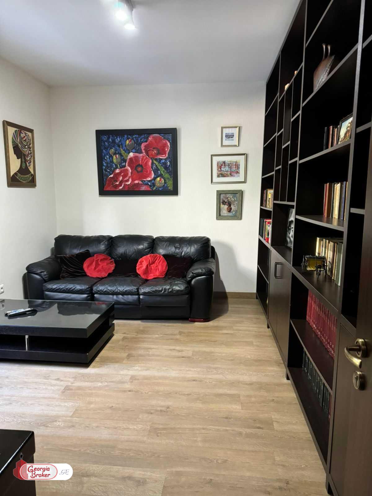 продается дом с новым ремонтом 7-комнат