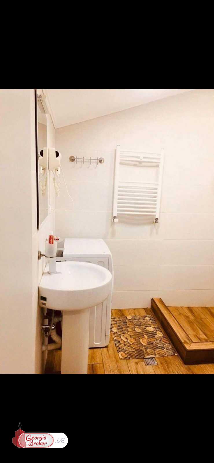 იყიდება ახალი გარემონტებული 4 ოთახიანი ბინა