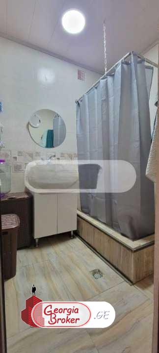 იყიდება ახალი გარემონტებული 4 ოთახიანი ბინა