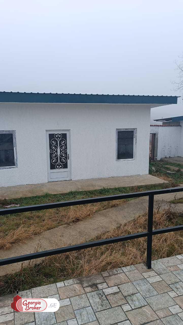 nearly repaired 8-room house for sale