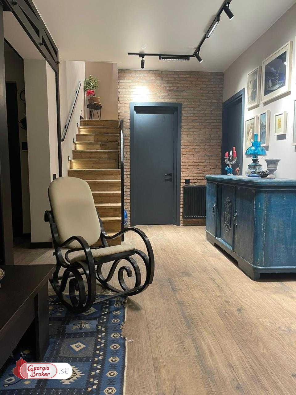 продается дом с новым ремонтом 5-комнат