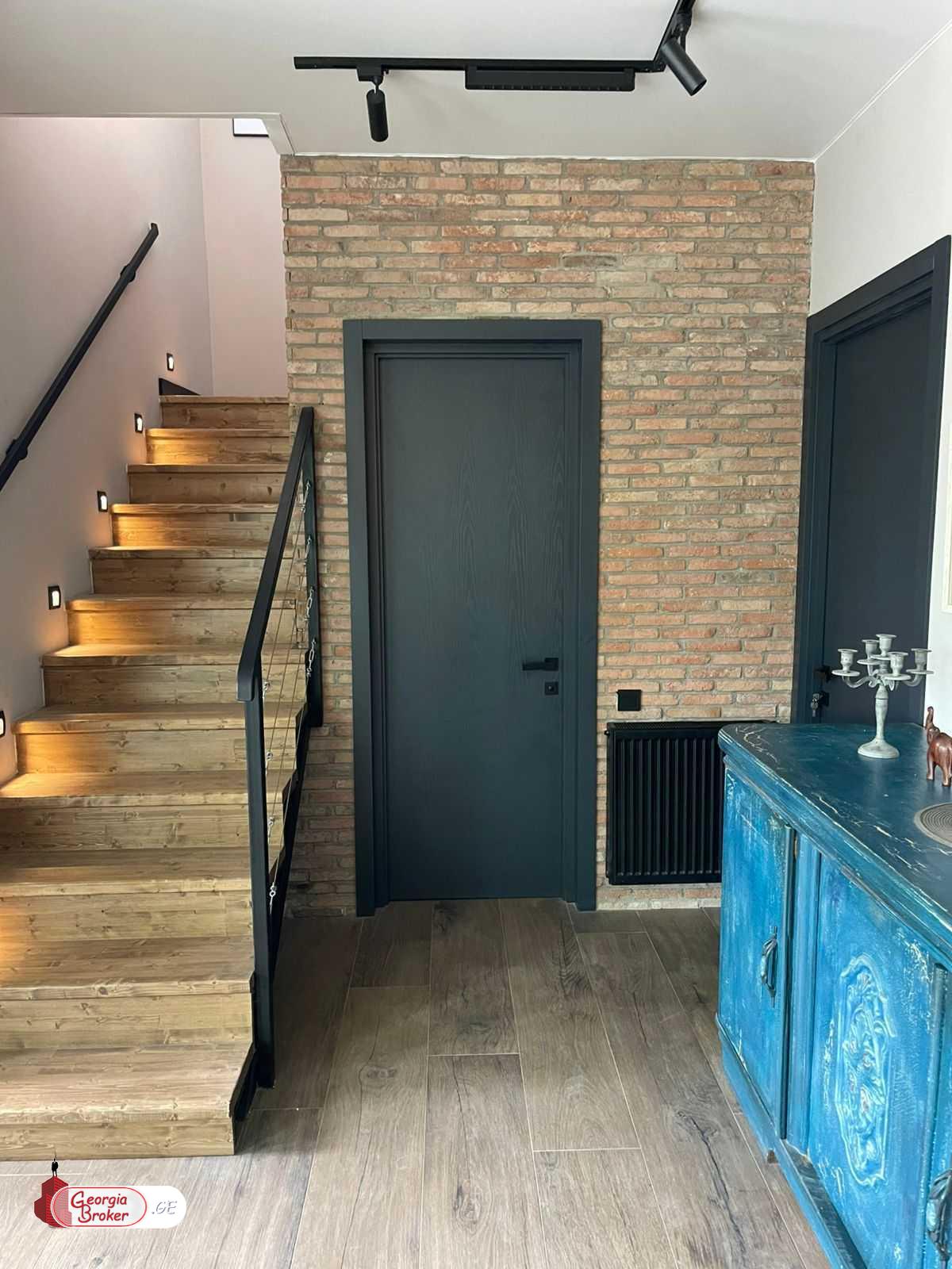 продается дом с новым ремонтом 5-комнат