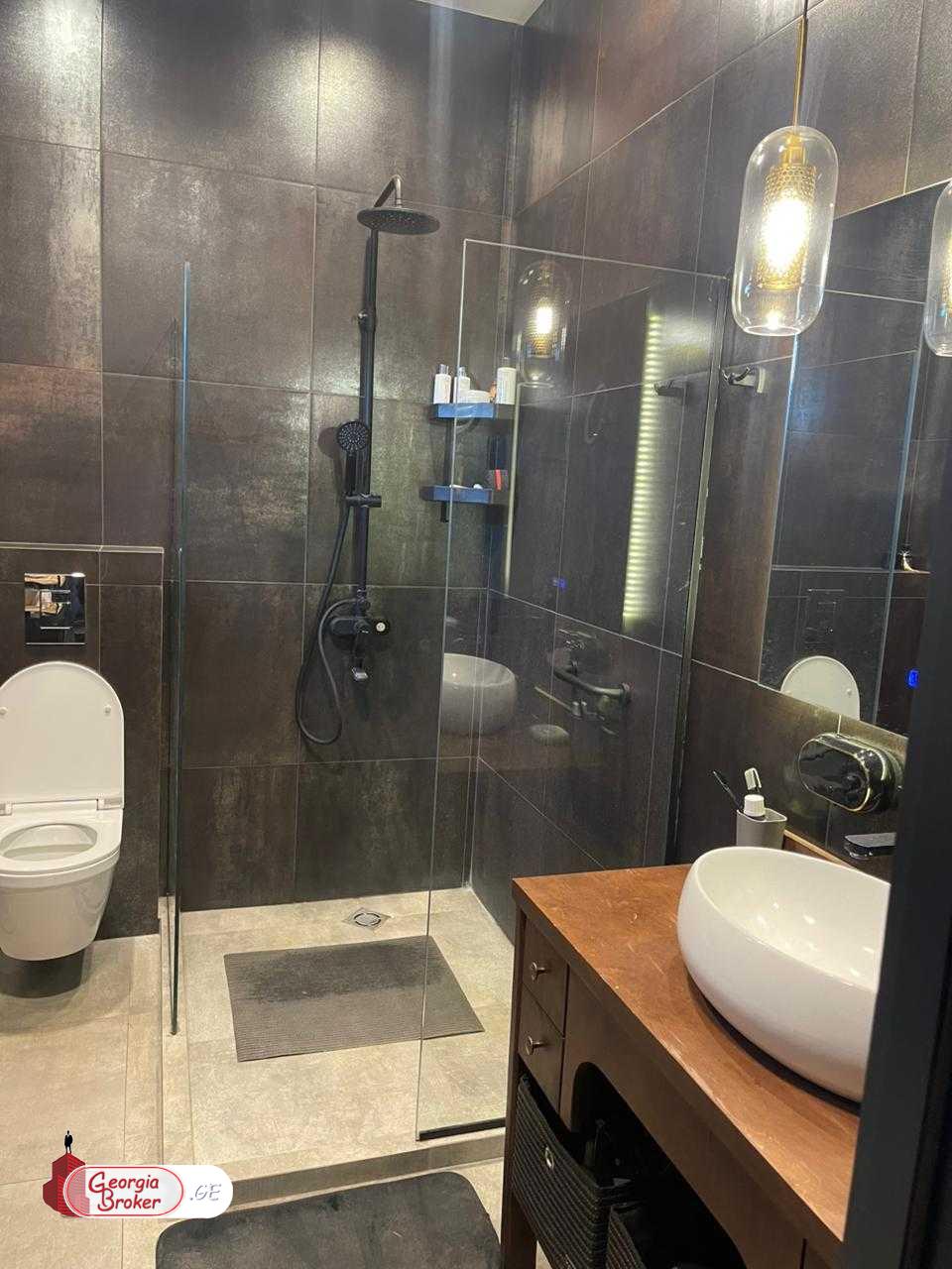 продается дом с новым ремонтом 5-комнат