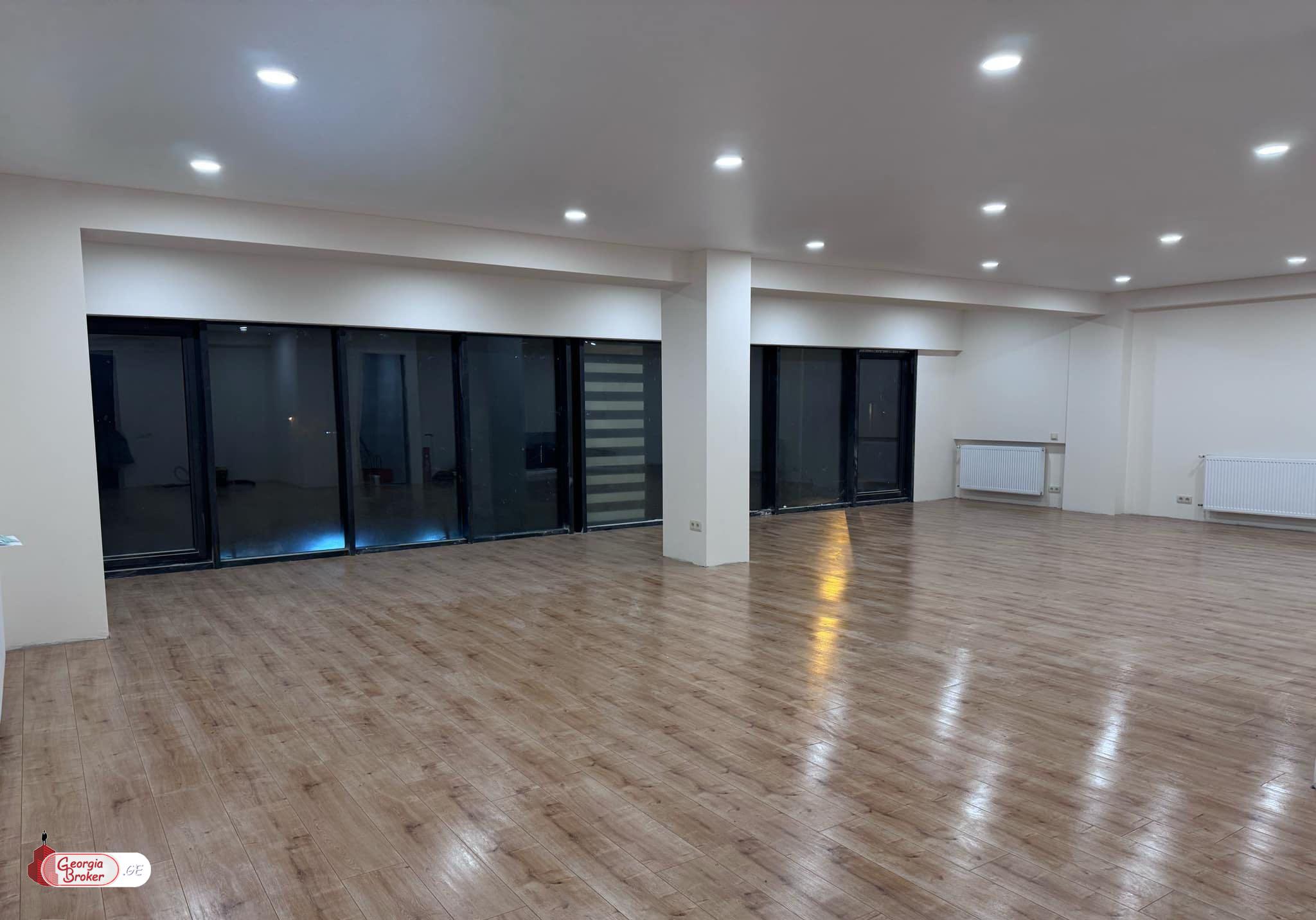 в аренду офис с новым ремонтом 1-комната