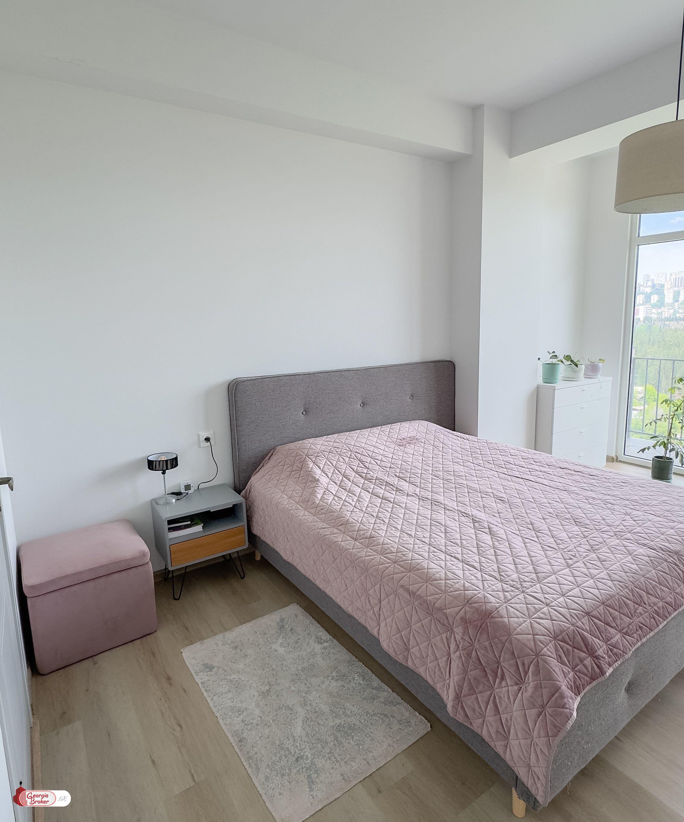 продается квартира с новым ремонтом 3-комнаты