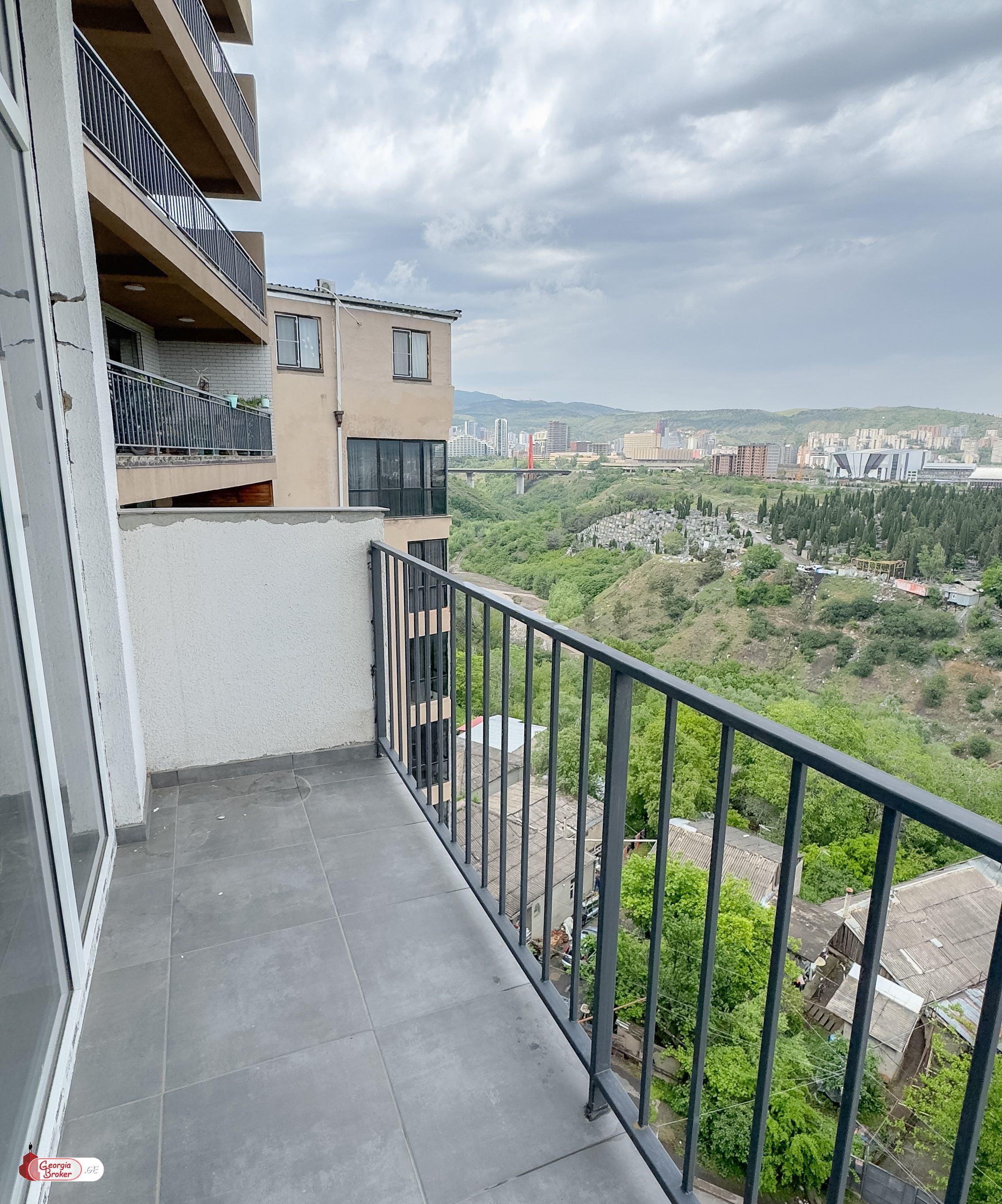 продается квартира с новым ремонтом 3-комнаты