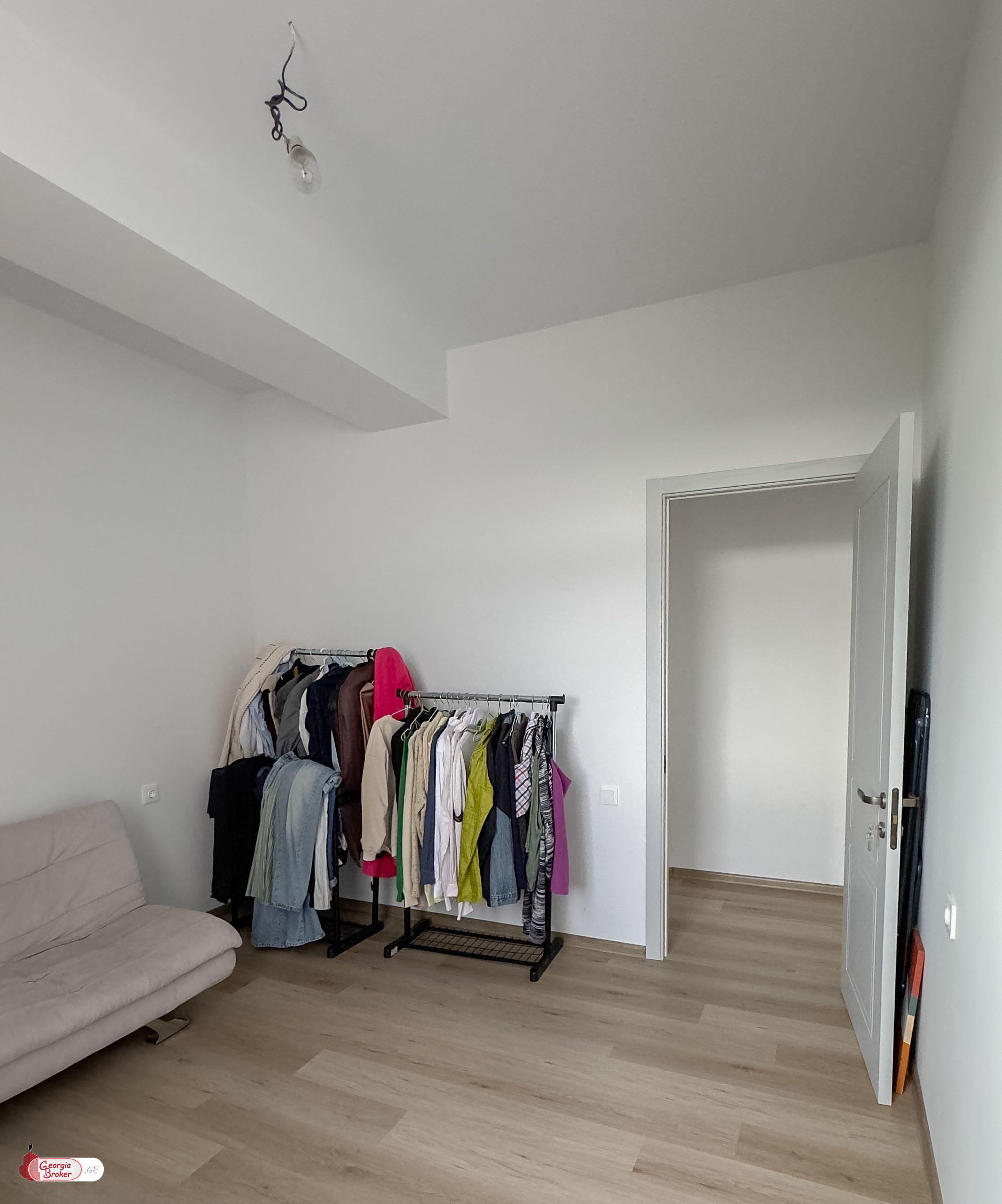 продается квартира с новым ремонтом 3-комнаты